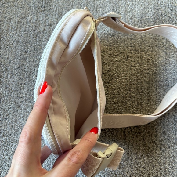 Clove Crossbody Bag - Picture 4 of 6